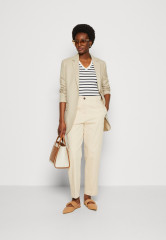 Tommy Hilfiger TAPERED PANT Trousers classic beige ЗАЖИМНЫЕ БРЮКИ Брюки классический бежевый