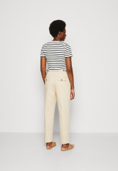 Tommy Hilfiger TAPERED PANT Trousers classic beige ЗАЖИМНЫЕ БРЮКИ Брюки классический бежевый