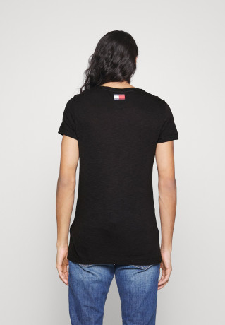 Tommy Hilfiger TOMMY HILFIGER X SHAWN MENDES THE SHAWN TEE UNISEX Basic T-shirt black TOMMY HILFIGER X SHAWN MENDES THE SHAWN TEE UNISEX Базовая футболка черный