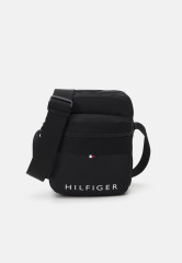 Tommy Hilfiger SKYLINE MINI REPORTER UNISEX Across body bag black SKYLINE MINI REPORTER UNISEX Сумка через плечо черный