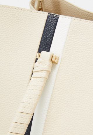 Tommy Hilfiger EMBLEM SATCHEL Handbag sugarcane СУМКА С ЭМБЛЕМОЙ Сумочка сахарный тростник