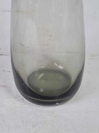 Ваза винтажная Dietsche, темно-серое стекло, 21 x 6 см, Германия, 1970-1980гг.