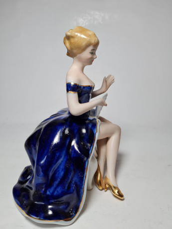 ARPO Винтажная статуэтка "Девушка в синем платье и с веером", 8см x 16см, Румыния, 1960-70гг.