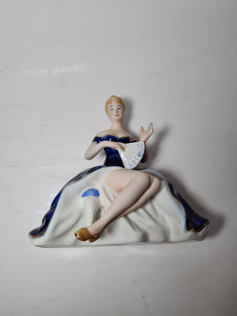 ARPO Винтажная статуэтка "Девушка в синем платье и с веером", 8см x 16см, Румыния, 1960-70гг.