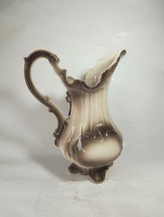 Ваза-кувшин винтажная Bassano большая, украшенная объемными розами, керамика, 29.5 см, Италия, 1960-70гг.