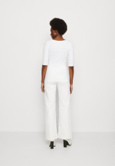 Tommy Hilfiger SLIM MODERN SCOOP Basic T-shirt optic white SLIM MODERN SCOOP Базовая футболка оптический белый