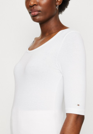 Tommy Hilfiger SLIM MODERN SCOOP Basic T-shirt optic white SLIM MODERN SCOOP Базовая футболка оптический белый