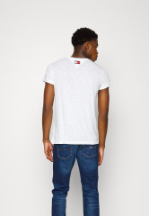 Tommy Hilfiger TOMMY HILFIGER X SHAWN MENDES THE SHAWN TEE UNISEX Basic T-shirt white TOMMY HILFIGER X SHAWN MENDES THE SHAWN TEE UNISEX Базовая футболка белый