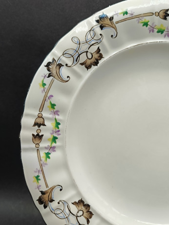 Тарелка винтажная N.G.F с растительным узором по краю, фарфор, 24 см, Германия, конец XVIII - нач. XIX вв.