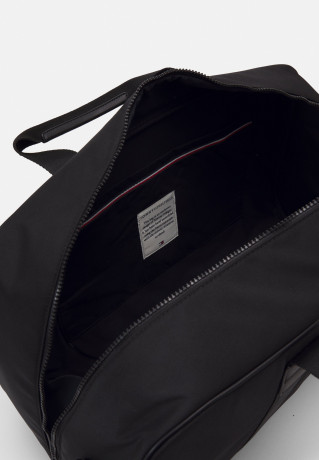 Tommy Hilfiger ESSENTIAL DUFFLE UNISEX Weekend bag black ESSENTIAL DUFFLE UNISEX Сумка выходного дня черный