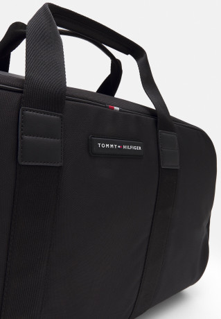 Tommy Hilfiger ESSENTIAL DUFFLE UNISEX Weekend bag black ESSENTIAL DUFFLE UNISEX Сумка выходного дня черный