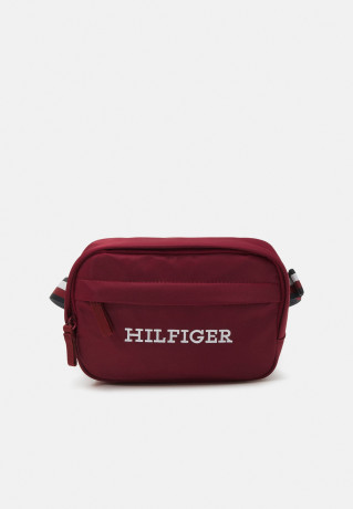 Tommy Hilfiger CORPORATE BUMBAG UNISEX Across body bag rouge CORPORATE BUMBAG UNISEX Сумка через плечо румяна