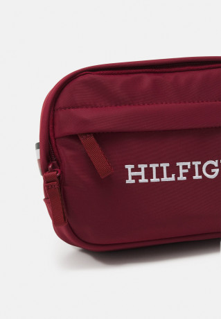 Tommy Hilfiger CORPORATE BUMBAG UNISEX Across body bag rouge CORPORATE BUMBAG UNISEX Сумка через плечо румяна