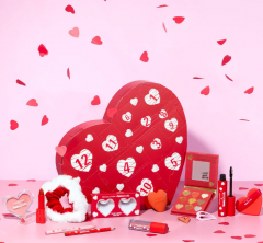 Love Actually x Revolution 12 Days Adventkalendar Адвент-календарь, 12 бьюти-сюрпризов