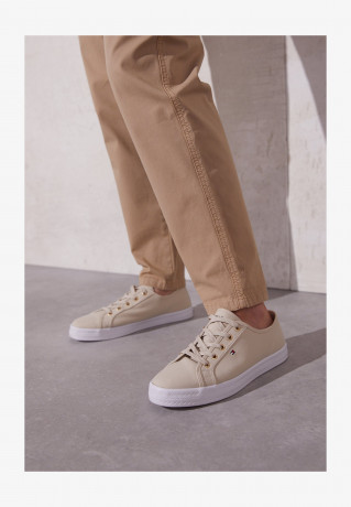 Tommy Hilfiger ESSENTIAL  Trainers classic beige ESSENTIAL Кроссовки классический бежевый