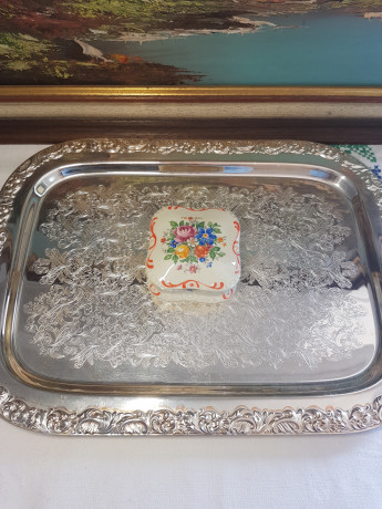 Шкатулка винтажная квадратная PM, молочного цвета фарфор с разноцветным цветочным букетом, 8,5 x 8,5 x 4 см, Германия, 1960-70гг.