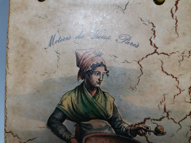 Silberdistel fayence, Силбердистел Декоративное фаянсовое подвесное панно-хромолитография "Продавщица груш" в французском стиле, Германия 1965г.