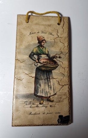 Silberdistel fayence, Силбердистел Декоративное фаянсовое подвесное панно-хромолитография "Продавщица груш" в французском стиле, Германия 1965г.