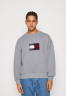 Tommy Hilfiger TOMMY HILFIGER X SHAWN MENDES GOOD LUCK CREWNECK EXCLUSIVE UNISEX Sweatshirt medium grey heather TOMMY HILFIGER X SHAWN MENDES GOOD LUCK CREWNECK EXCLUSIVE UNISEX Толстовка средний серый вереск