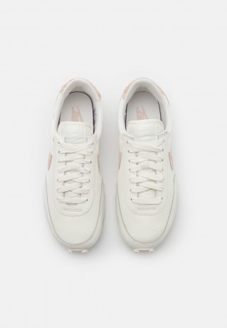Nike Sportswear DAYBREAK Sneaker low sail/particle beige/white DAYBREAK Низкие кроссовки женские парус/частица бежевый/белый