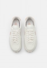 Nike Sportswear DAYBREAK Sneaker low sail/particle beige/white DAYBREAK Низкие кроссовки женские парус/частица бежевый/белый