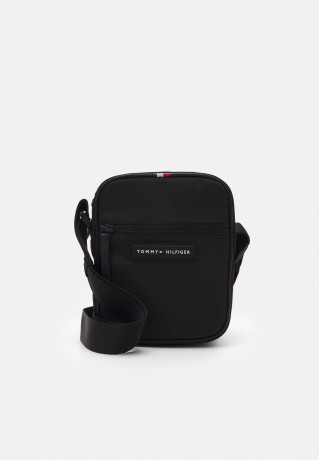 Tommy Hilfiger ESSENTIAL MINI RPORTER UNISEX Across body bag black ESSENTIAL MINI RPORTER UNISEX Сумка через плечо черный