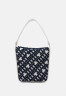 Tommy Hilfiger CASUAL CHIC HOBO MONO Handbag monogram CASUAL CHIC HOBO MONO Сумка монограмма