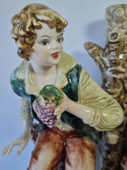 Статуэтка винтажная Lovato "Юноша с девушкой у фамильного древа", фарфор, 40 x 37 см, Германия, 1960-70гг.