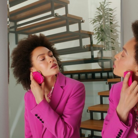 FOREO Mikrostromgerat zur Gesichtsstraffung  Микротоковый аппарат для подтяжки лица