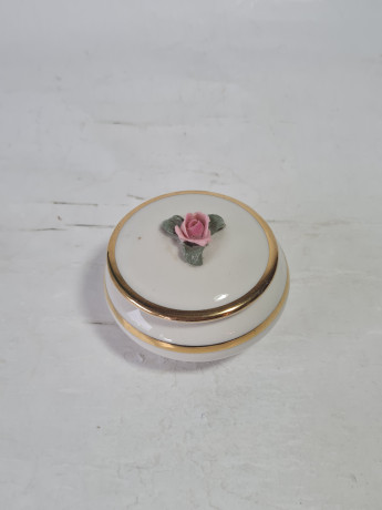 Шкатулка винтажная Bavaria / W.Germany с объемным декором в виде розовой розы, фарфор, 7 х 5 см, Германия, 1960-70гг.