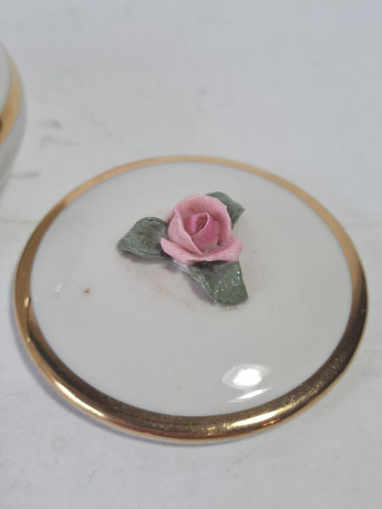 Шкатулка винтажная Bavaria / W.Germany с объемным декором в виде розовой розы, фарфор, 7 х 5 см, Германия, 1960-70гг.