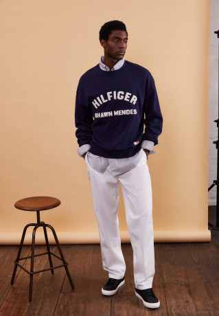 Tommy Hilfiger TOMMY HILFIGER X SHAWN MENDES CREWNECK UNISEX Sweatshirt carbon navy TOMMY HILFIGER X SHAWN MENDES CREWNECK UNISEX Толстовка углеродный флот